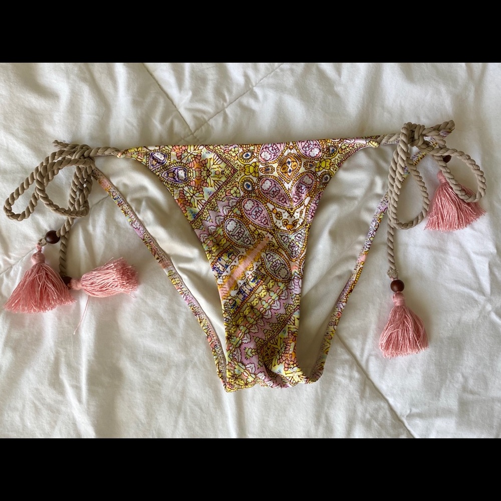 VS side tie bikini bottoms ☀️☀️☀️